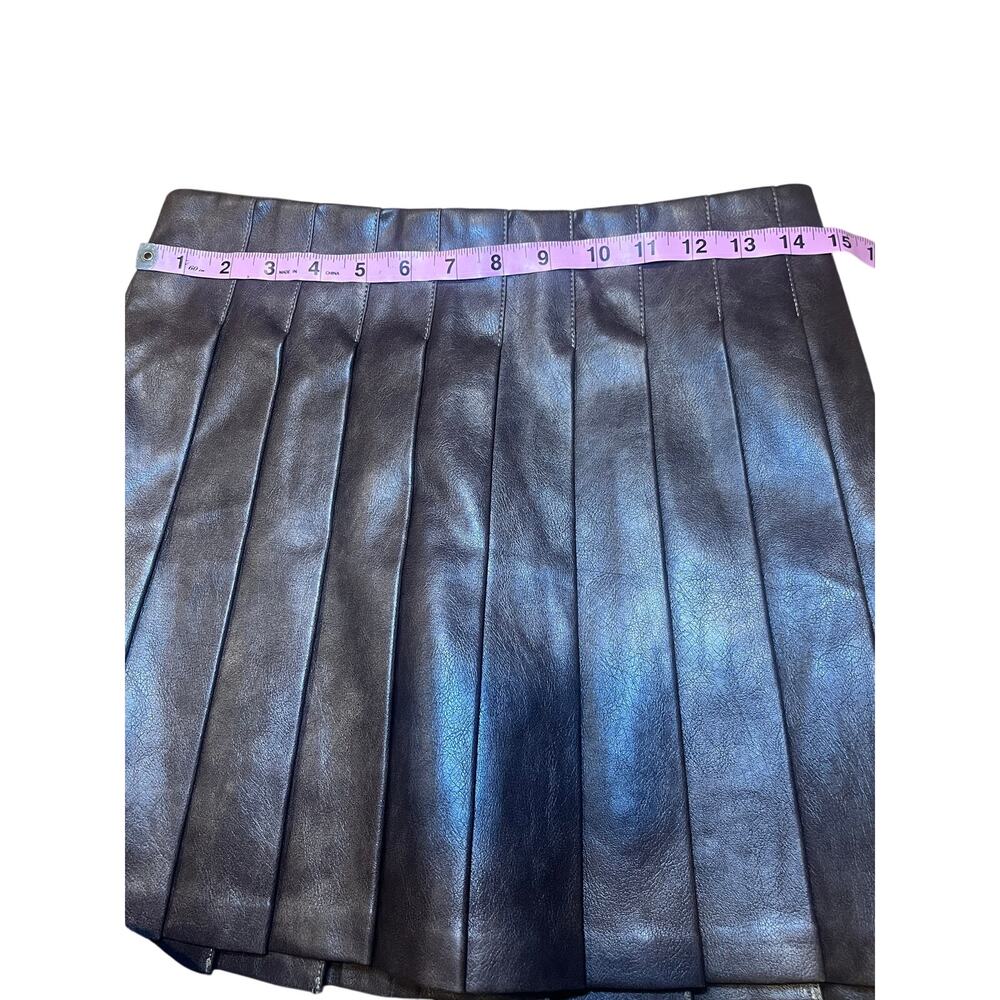 VICI Brown Faux Leather Pleated Mini Skirt Women’s Medium Preppy Chic - Picture 3 of 7